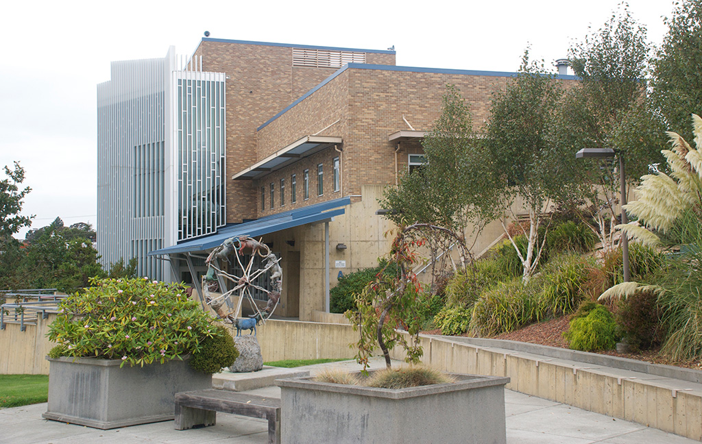 Photo of Oak Hall at Whidbey Island campus